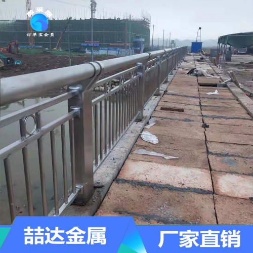 橋梁護欄生產(chǎn)定做 橋梁護欄制造