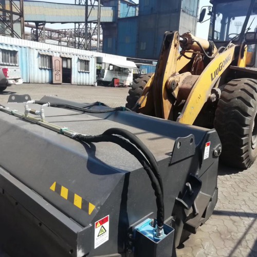 鏟車掃路 鏟車改掃路機(jī) 50鏟車改清掃車