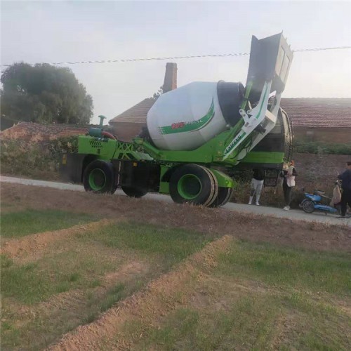 做旋轉卸料攪拌車 方便卸料攪拌車我們專業(yè)