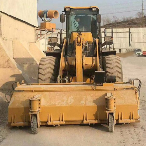 鏟車加裝清掃裝置 鏟車加裝清掃器 渣土路面清掃