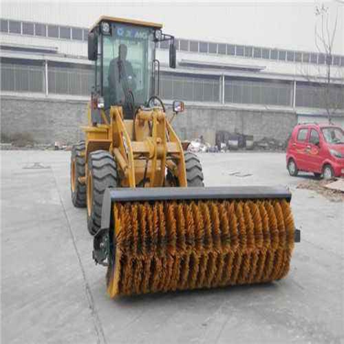 小型鏟車安裝除雪滾刷 加配滾刷斜掃除雪機 國產除雪設備