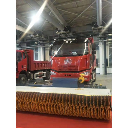 冬季除雪 清雪車 配除雪刷 冬季除冰雪設備 機械化除冰雪