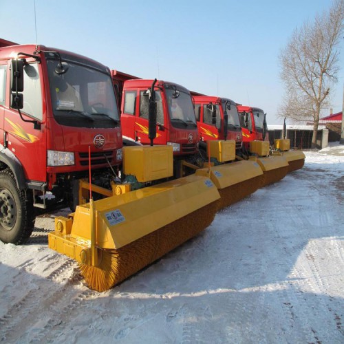 重卡配除雪滾刷 除雪機 卡車掃雪滾刷 斜掃加裝各類卡車