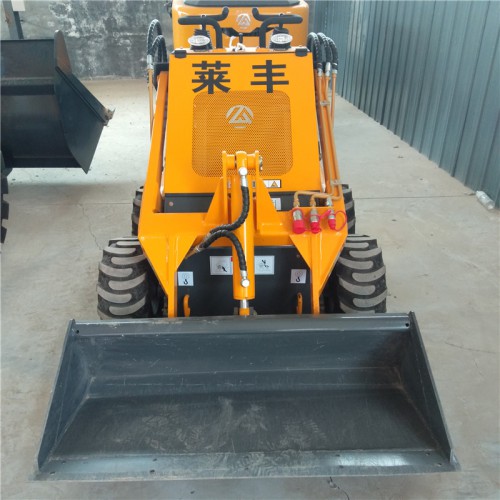 湛江園林小鏟車 四驅(qū)動(dòng)小鏟車 環(huán)衛(wèi)清掃小鏟車運(yùn)轉(zhuǎn)靈活雪