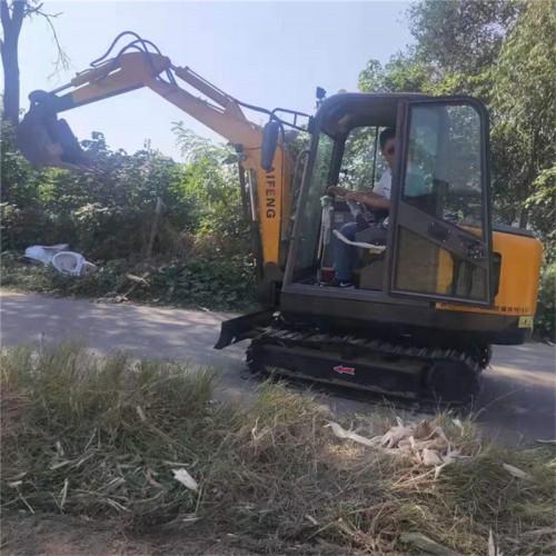 達(dá)州新型開溝機(jī) 履帶挖機(jī) 標(biāo)配小挖機(jī)價格圖片雪