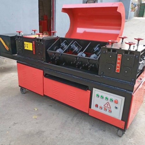 鋼管調(diào)直機(jī)