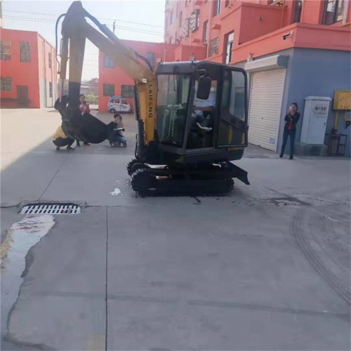 涼山開山挖掘機 帶駕駛室挖掘機  農田開溝機雪