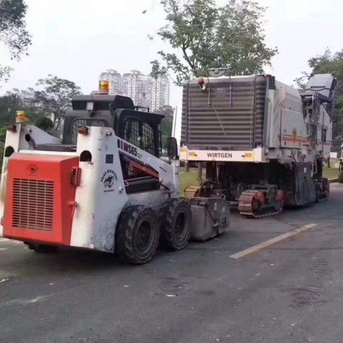 魯宇鏟車清掃 國產(chǎn)滑移裝載機(jī) 裝載機(jī)清掃路面價(jià)格 清掃器