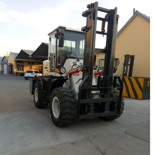 越軟包  廠(chǎng)家直銷(xiāo) 裝車(chē)四驅(qū)叉車(chē) 萊豐 越叉車(chē) 配置齊全