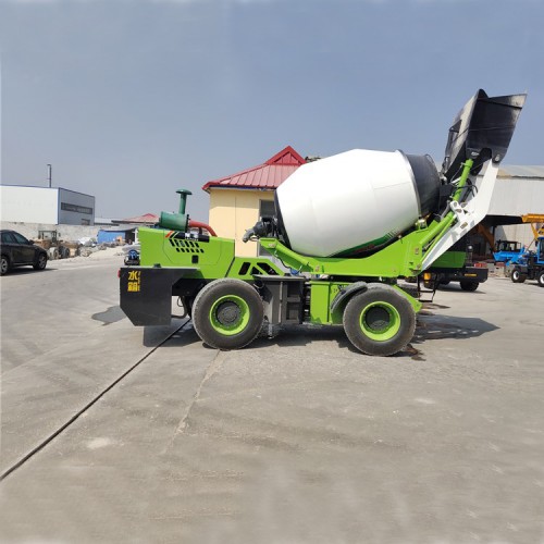 山東不同規格自動攪拌車價格  小型自上料攪拌車 直銷