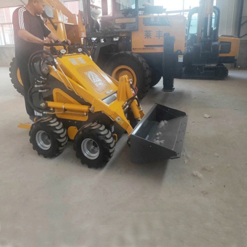 國(guó)產(chǎn)滑移小鏟車(chē) 滑移裝載機(jī)廠家 滑移鏟車(chē)廠家