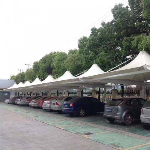 膜結構停車棚