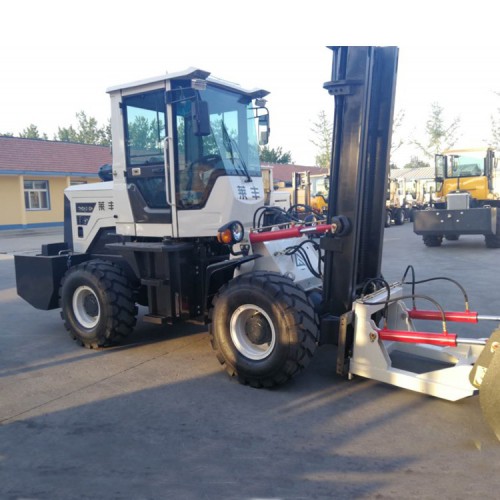 泥濘路叉車  廠家出售 裝車四驅(qū)叉車 越野叉車 高品質(zhì)