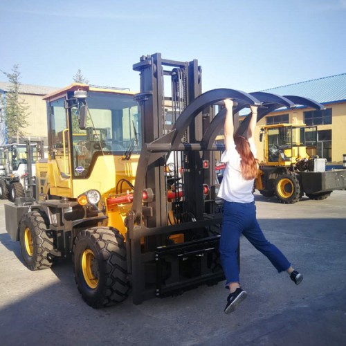 叉鏟兩用車  廠家直銷 裝車四驅叉車 越野叉車 價格合理