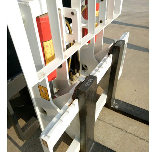 泥濘路叉車  坑洼平叉車 抱夾叉車 廠家現(xiàn)貨