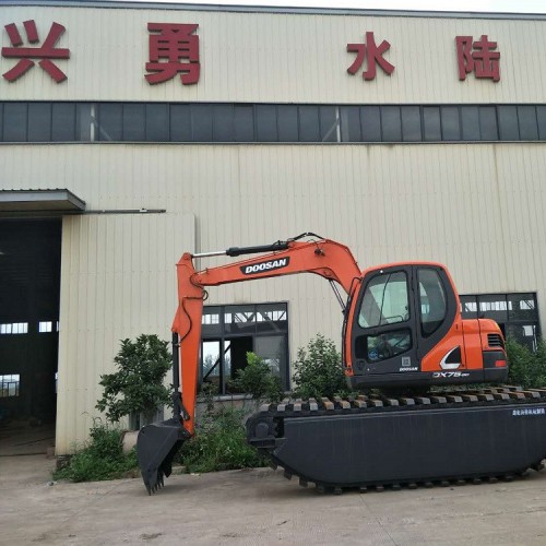 小型挖掘機(jī)