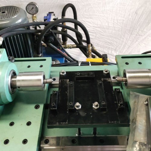 廠家專(zhuān)業(yè)定制電視掛架有縫管翻邊臥式對(duì)鉚機(jī)  油壓多頭旋鉚機(jī)