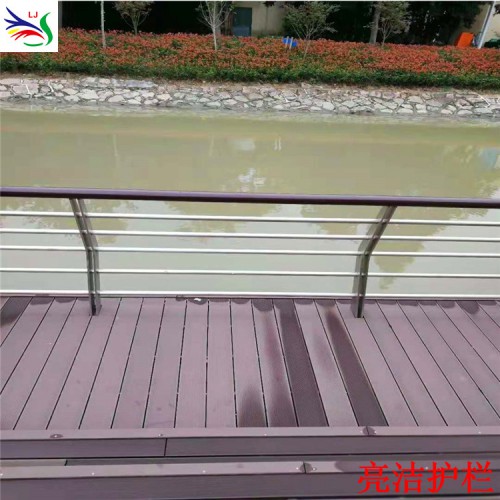32*2不銹鋼護(hù)欄 不銹鋼護(hù)欄廠家