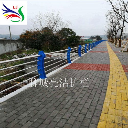 不銹鋼護(hù)欄 38*2不銹鋼護(hù)欄