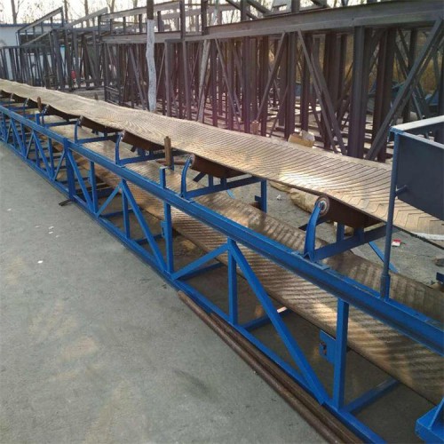 海鷹 帶式輸送機 大傾角皮帶式輸送機 長距離運輸 平穩(wěn)有力