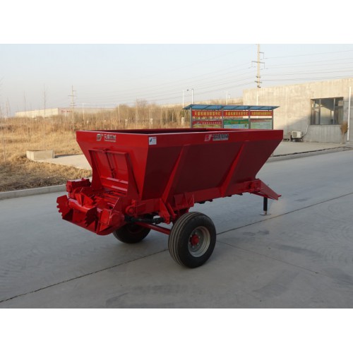 農(nóng)家肥撒肥機，內(nèi)蒙通遼赤峰濕牛糞機械化施農(nóng)家肥施肥機
