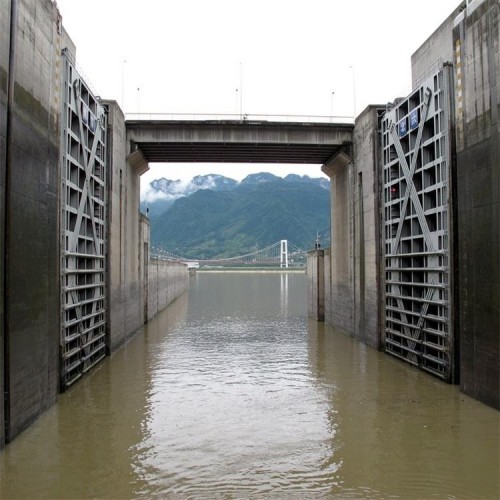 海鷹 橫梁式人字門 深水人字鋼閘門 啟閉靈活 運(yùn)行平穩(wěn)