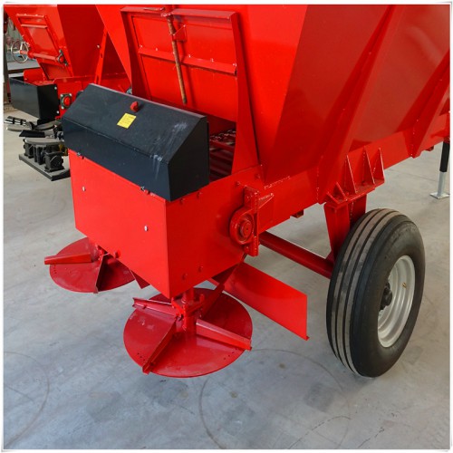 濕雞糞撒糞機(jī)  農(nóng)家肥撒糞揚(yáng)糞機(jī)價格