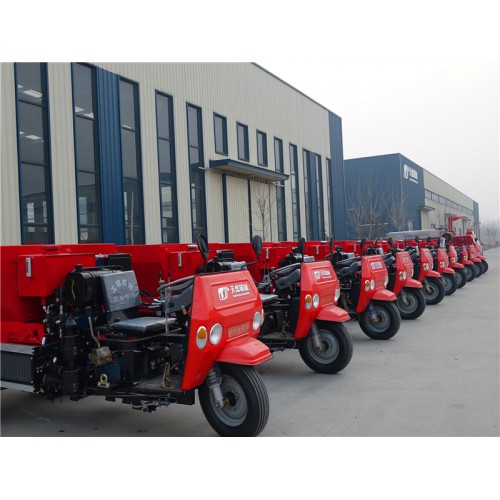 五征三輪鮮糞撒糞機(jī)   三輪自走式撒糞車  揚(yáng)糞機(jī)價(jià)格