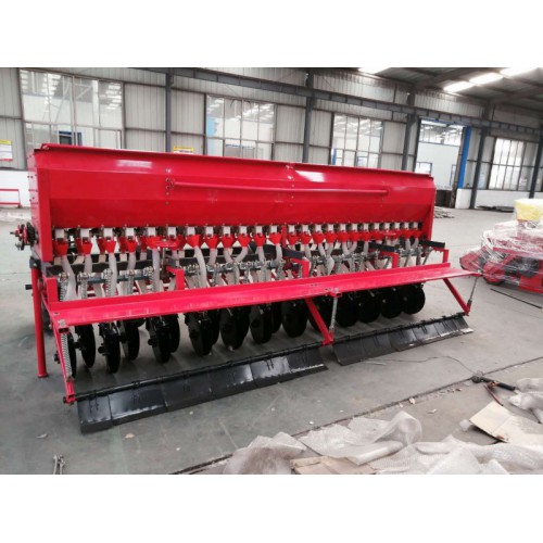 內蒙古大型牧草播種施肥機  大型牽引式苜蓿播種機