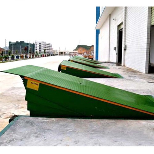 山東固定式登車橋排名  質量可靠  鴻泰華豐