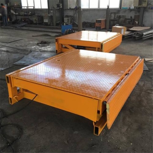 山東固定式登車橋排名  專業定制  鴻泰華豐