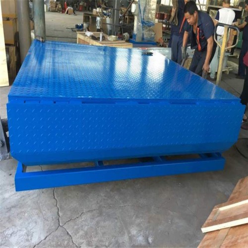 山東萊蕪固定式登車橋  專業定制  鴻泰華豐