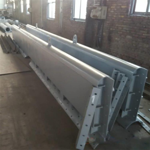 海鷹 溢流調控鋼壩 高防腐大跨度鋼閘門 構造牢固 啟閉靈活