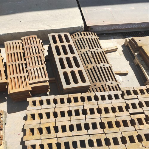 尺寸高錳鋼反擊襯板制砂機(jī)配件錘頭襯板蓖條篩板價(jià)格