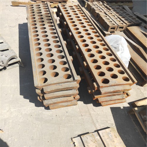 【異形鑄鐵件來(lái)圖加工高錳鋼篩板圓錐破襯板】