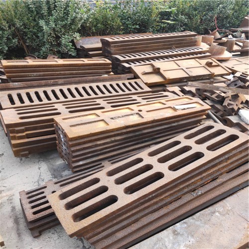 河北邢臺(tái)廠家圓錐破碎機(jī)襯板高鉻板錘高錳鋼耐磨錘頭水泥球磨機(jī)