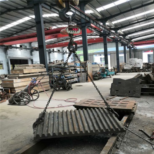 供應衢州顎破機給料機振動篩高錳鋼顎板牙板輥皮