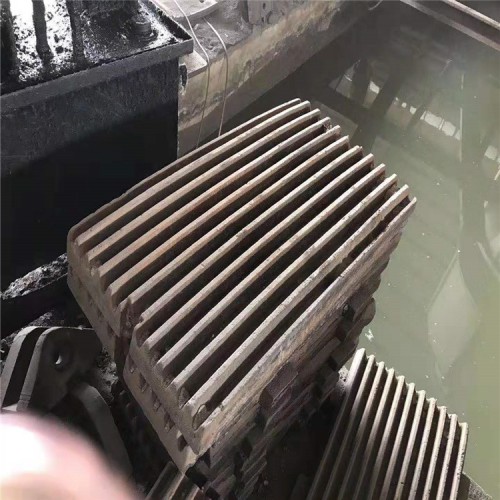 江西250*1200顎式破碎機牙板齒板顎板配件