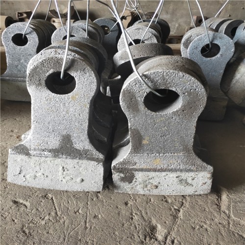 河北邢臺(tái)破碎機(jī)錘頭高錳鋼高鉻合金錘頭雙重金屬熱復(fù)合錘頭甩錘