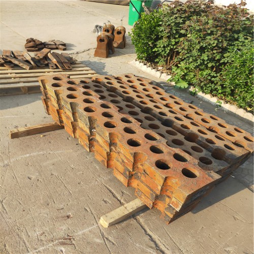 【濰坊廠家供應定做高錳鋼襯板,高錳鋼篩底,高錳鋼錘頭】