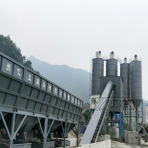 每小時產量120方的混凝土攪拌站 推薦億立hzs120攪拌站