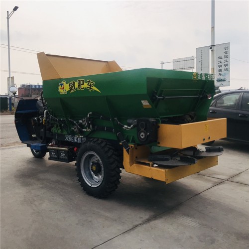 撒濕糞的機器 三輪撒糞車多少錢