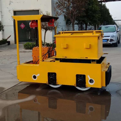 2噸電動牽引機車 可牽引6個礦斗