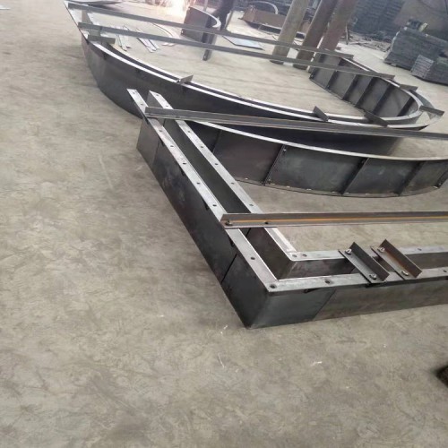 拱形骨架鋼模板廠(chǎng)家繁盛  拱形護(hù)坡骨架模具 拱形護(hù)坡模具