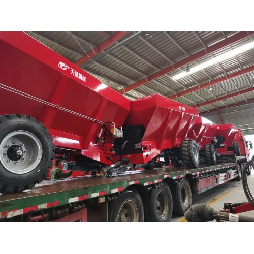 內蒙古牧草施肥機 大型牽引式撒糞車 鮮糞雞糞撒肥車