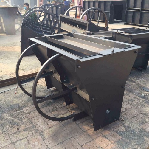 混凝土隔離帶模具 高速公路隔離帶模具 預制隔離墩鋼模具批發(fā)