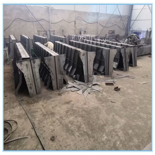 交通隔離帶模具 高鐵隔離帶模具廠家質優(yōu) 朗大模具