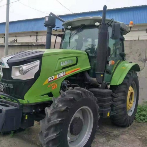 廠家供應薩丁1804大型拖拉機  大馬力四驅(qū)耕地機