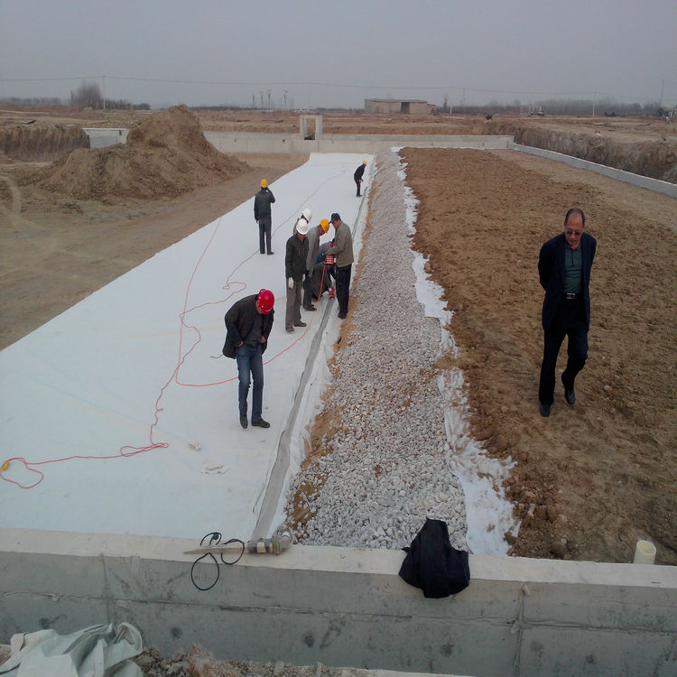 化學反應池防滲用1.2mmHDPE防滲膜生產廠家