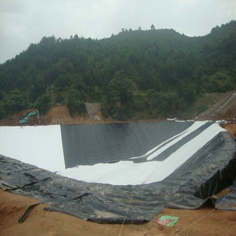 養(yǎng)豬場沼氣池防滲膜1.5mm厚土工膜焊接施工